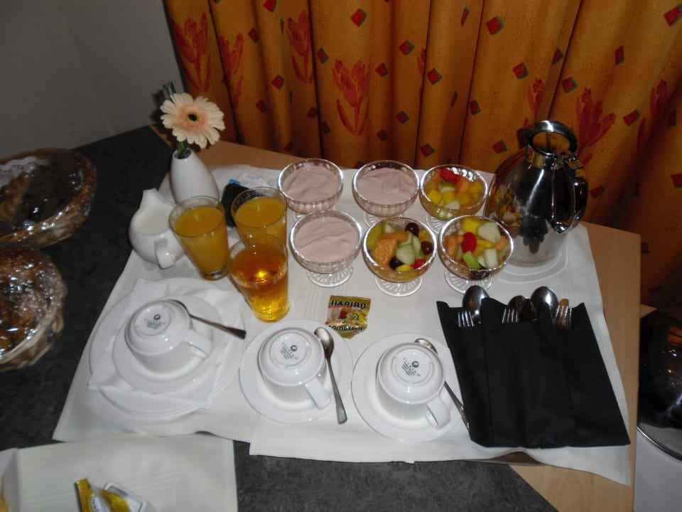 Frühstück auf dem Zimmer Hotel NH Leipzig Messe