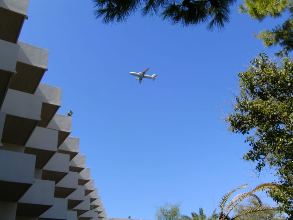 Landendes Flugzeug Ialyssos Bay