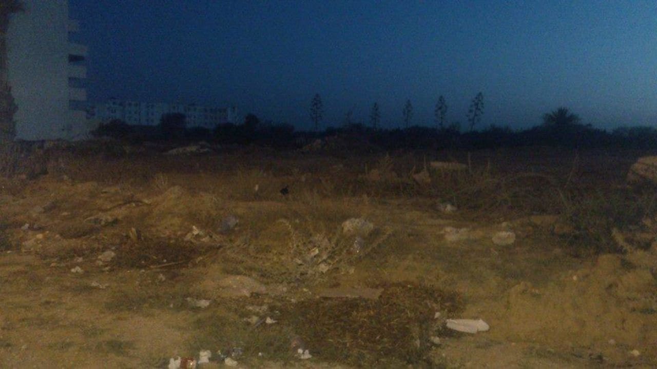 So sieht es vor dem Hotel aus, überall Dreck, Müll Hotel El Mouradi Mahdia