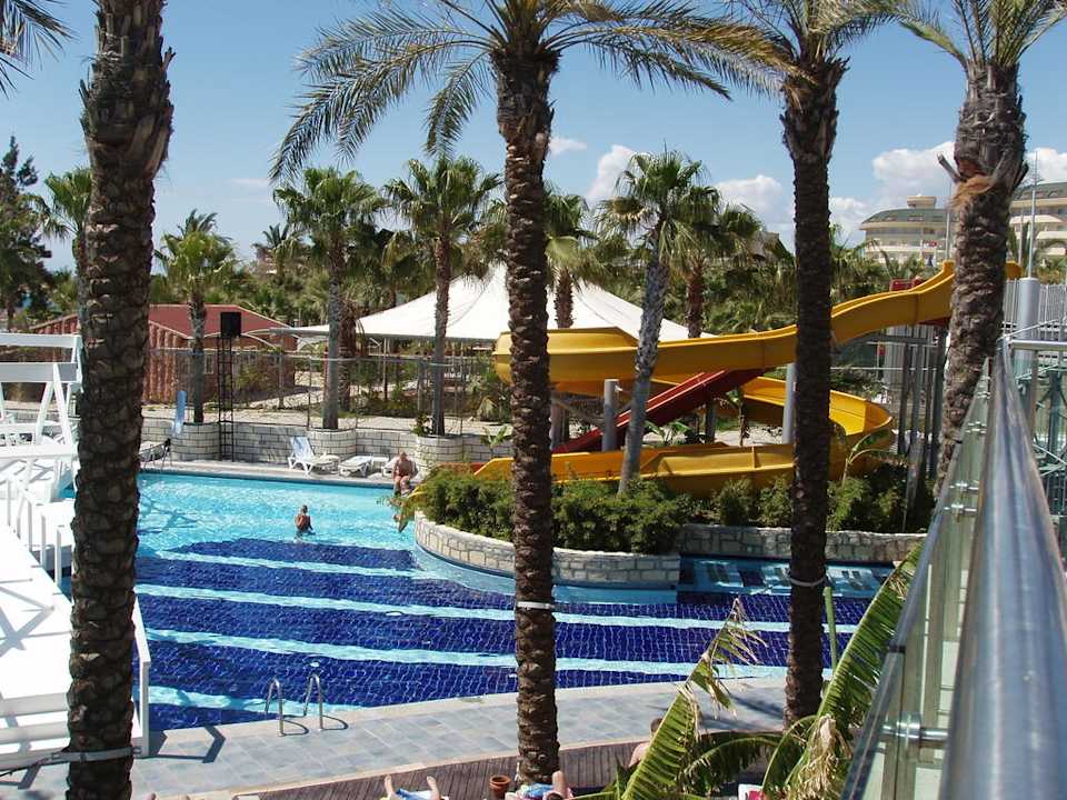 Blick auf den Animationspool mit Rutsche Sealife Buket Resort & Beach