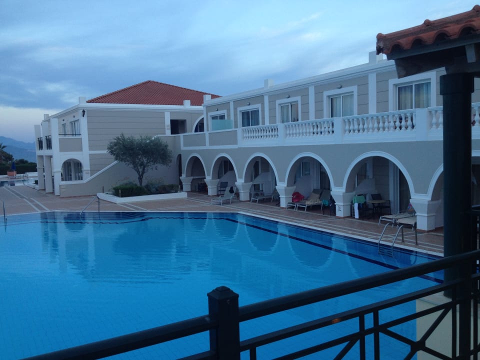 Pool Porto Bello Royal