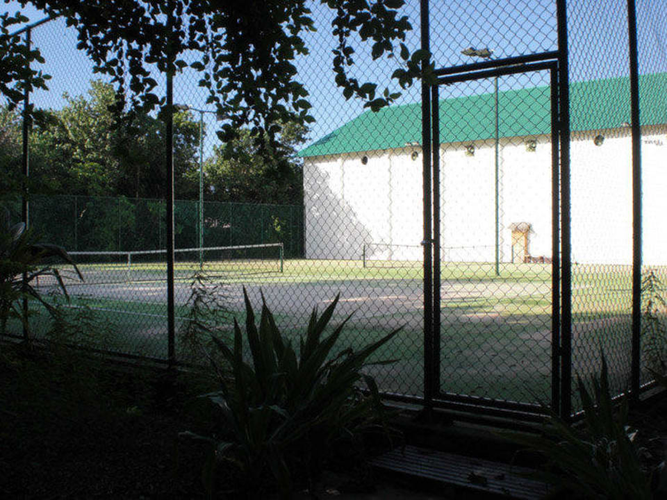 Tennisplatz am Sports Complex NH Collection Maldives Reethi Resort