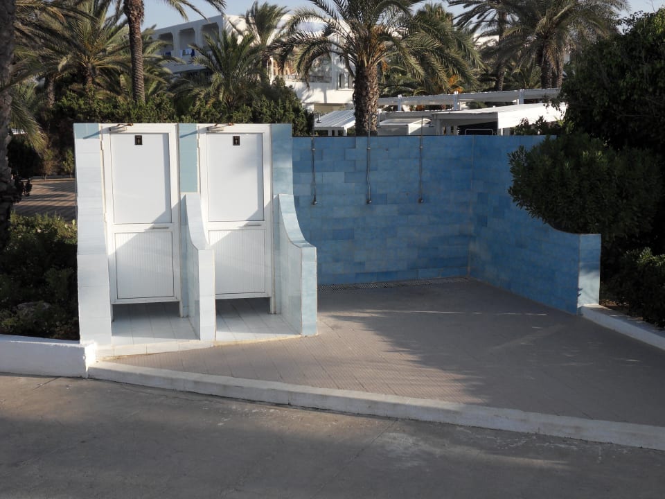 Duschen und WC am Pool Hotel El Mouradi Port El Kantaoui