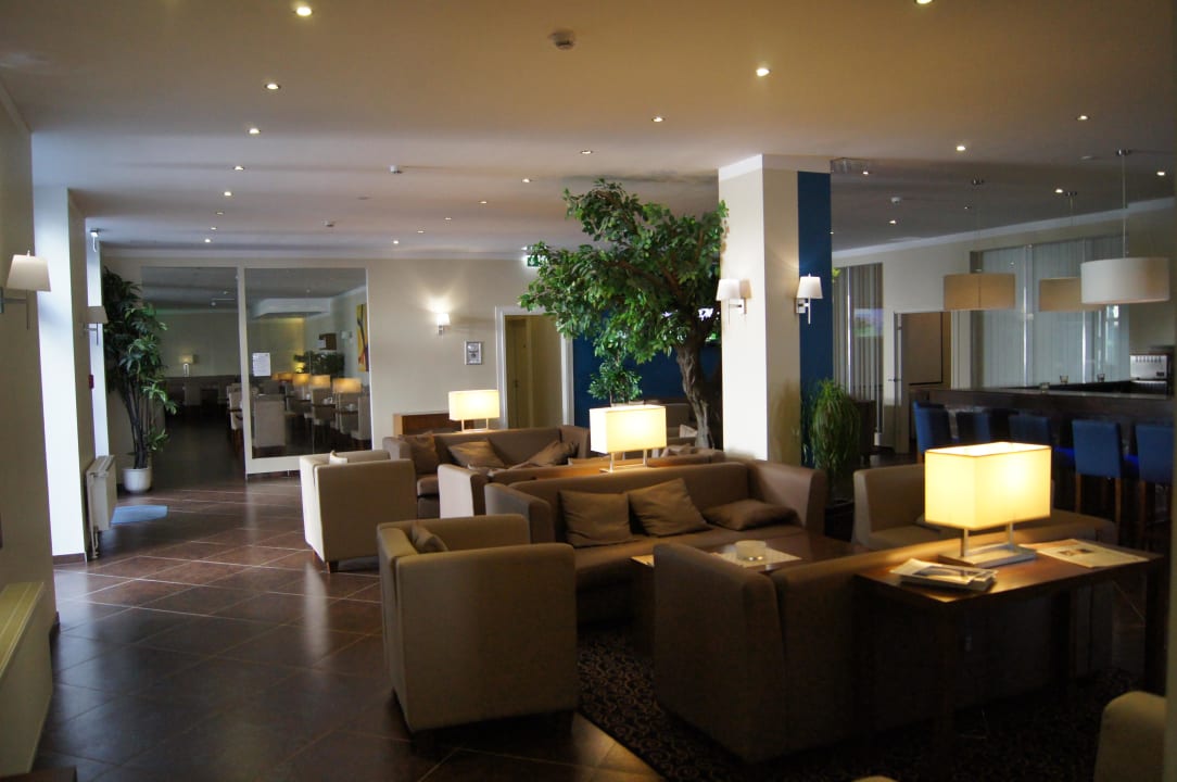 Lobby (mit Durchgang zum Esssaal) Hotel Domicil Hamburg by Golden Tulip