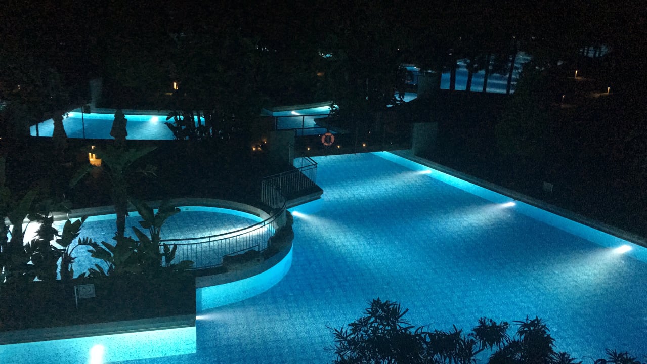 Pool bei Nacht Gloria Serenity Resort