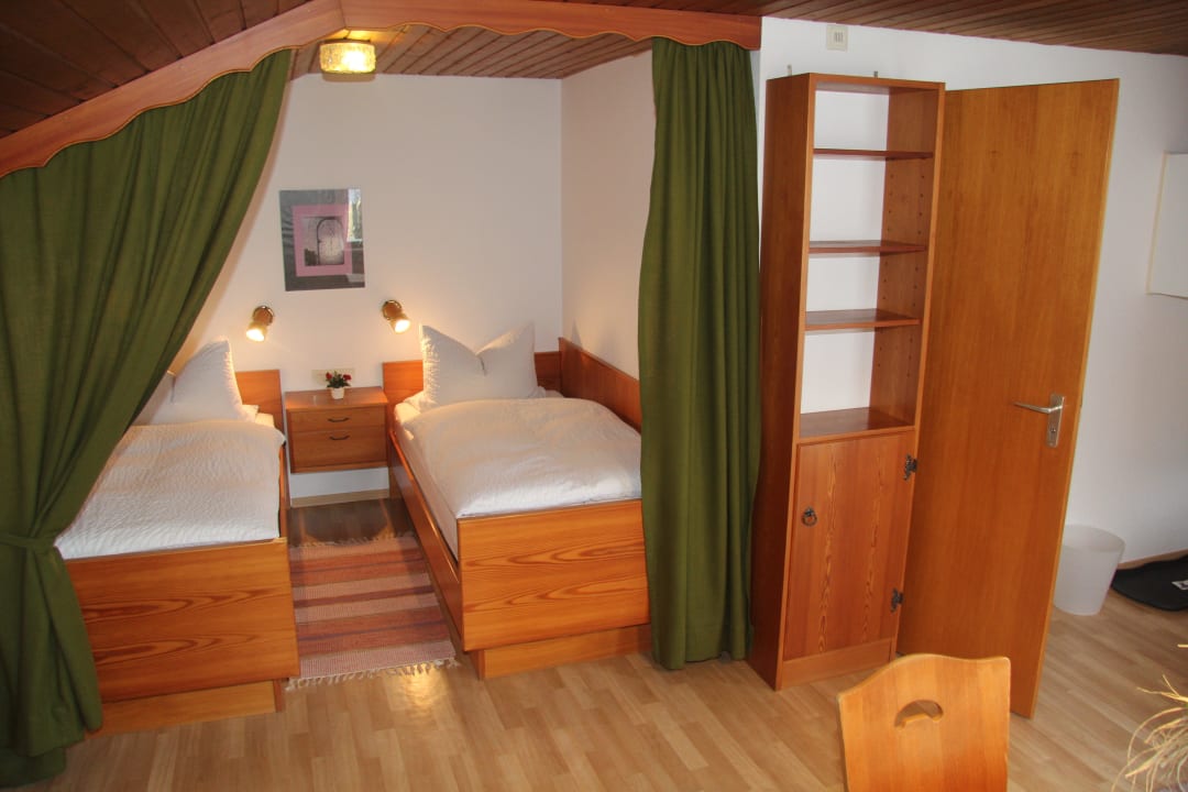 DZ mit Dusche/WC im 2. Stock/Ostseite Gästehaus Sonnleit'n