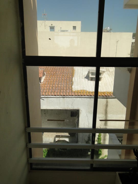 Ausblick vom Treppenhaus in den Hinterhof Jo-An Palace Hotel