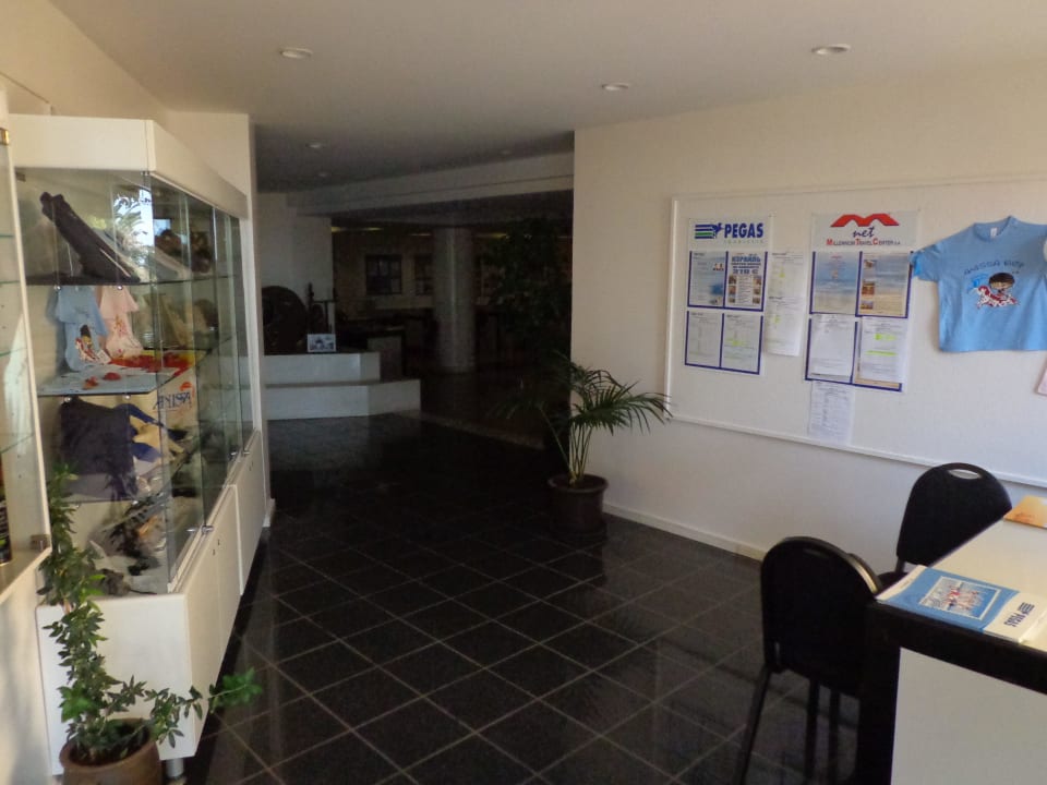 Eingang Garten zum Speisesaal Anissa Beach & Village