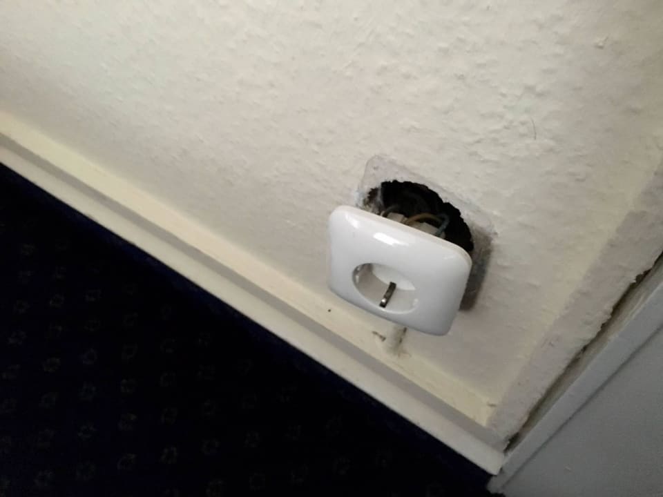 Steckdose im Zimmer Hotel Mercedes