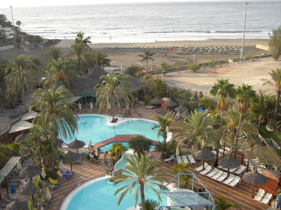 Pool & Hotelstrand Corallium Beach by Lopesan Hotels - Adults only