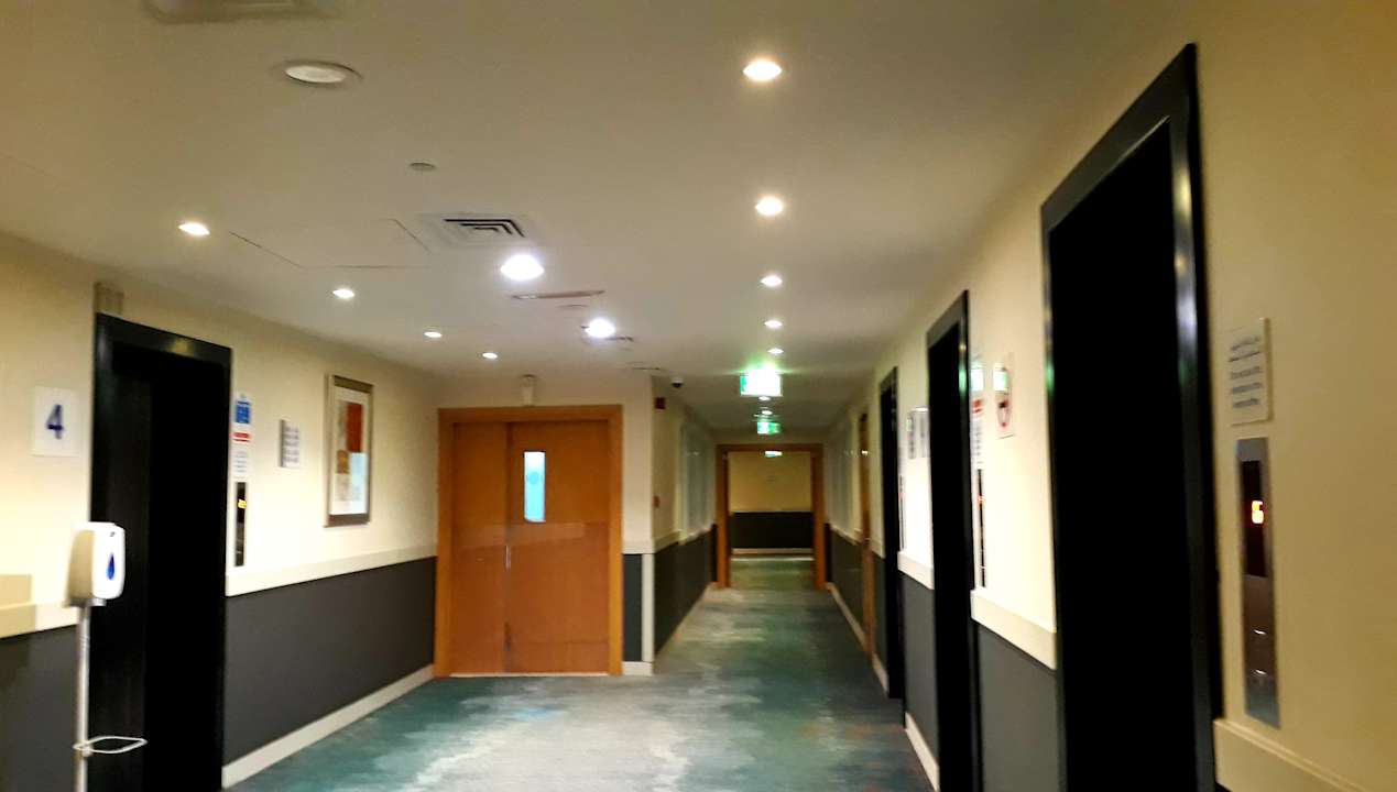 Zimmer Holiday Inn Express Dubai Airport