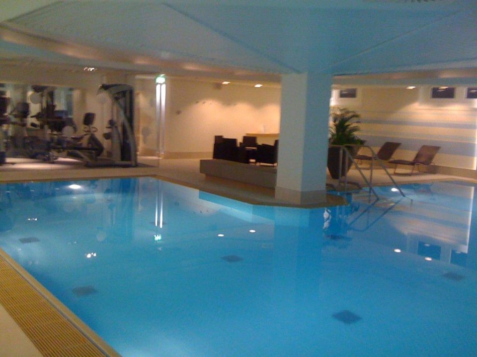 Komplett renovierter Pool und Wellnessbereich Crowne Plaza Düsseldorf-Neuss