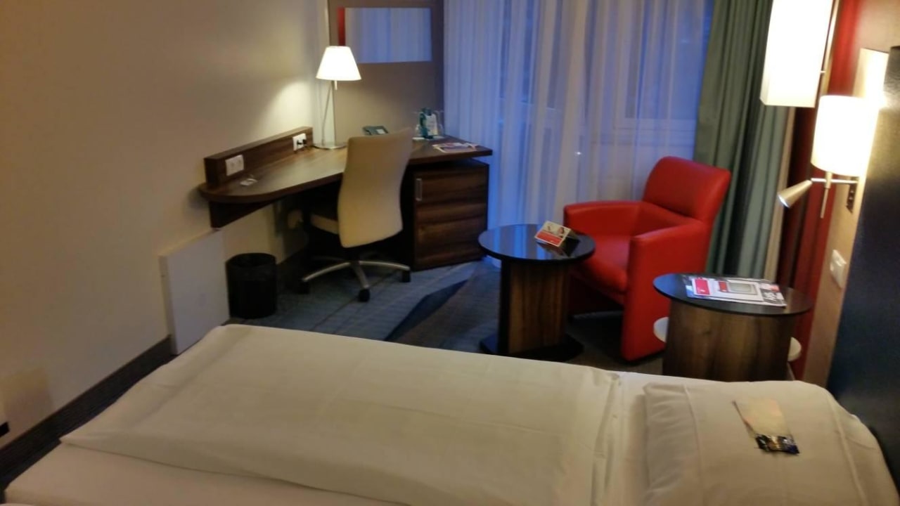 Sehr behaglich und hell H+ Hotel Köln Brühl