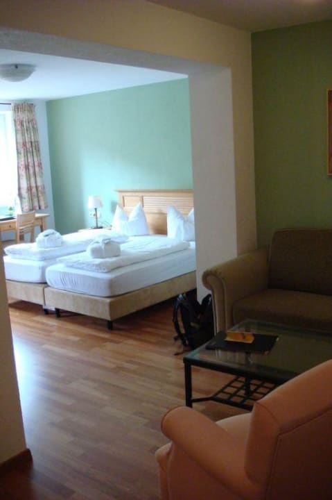 Elternschlafzimmer mit Sitzgruppe Boutique Hotel Bellevue Lermoos