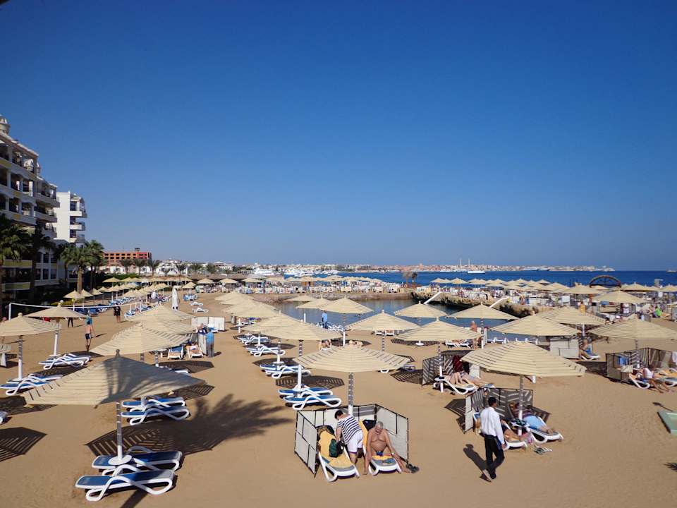 Пляж SUNRISE Holidays Resort (Adults Only)