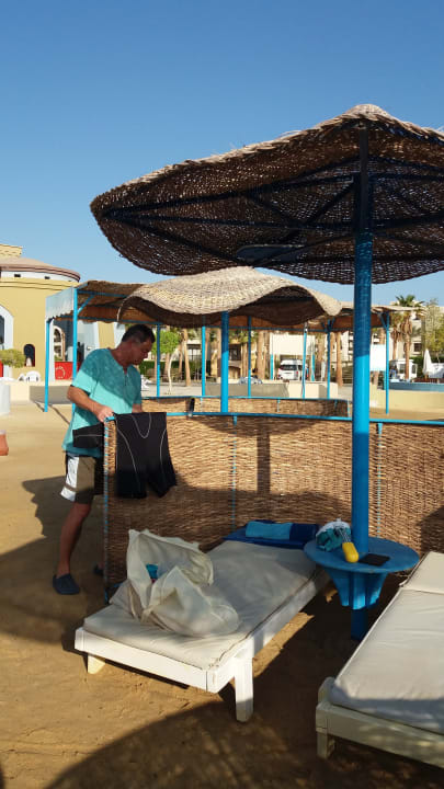 Liegen und Schirm Marina Resort Port Ghalib, a member of Radisson Individuals