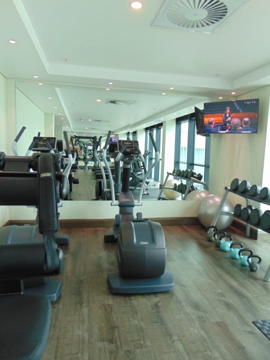 Sport & Freizeit Legend Hotel Lagos Airport, Curio Collection By Hilton