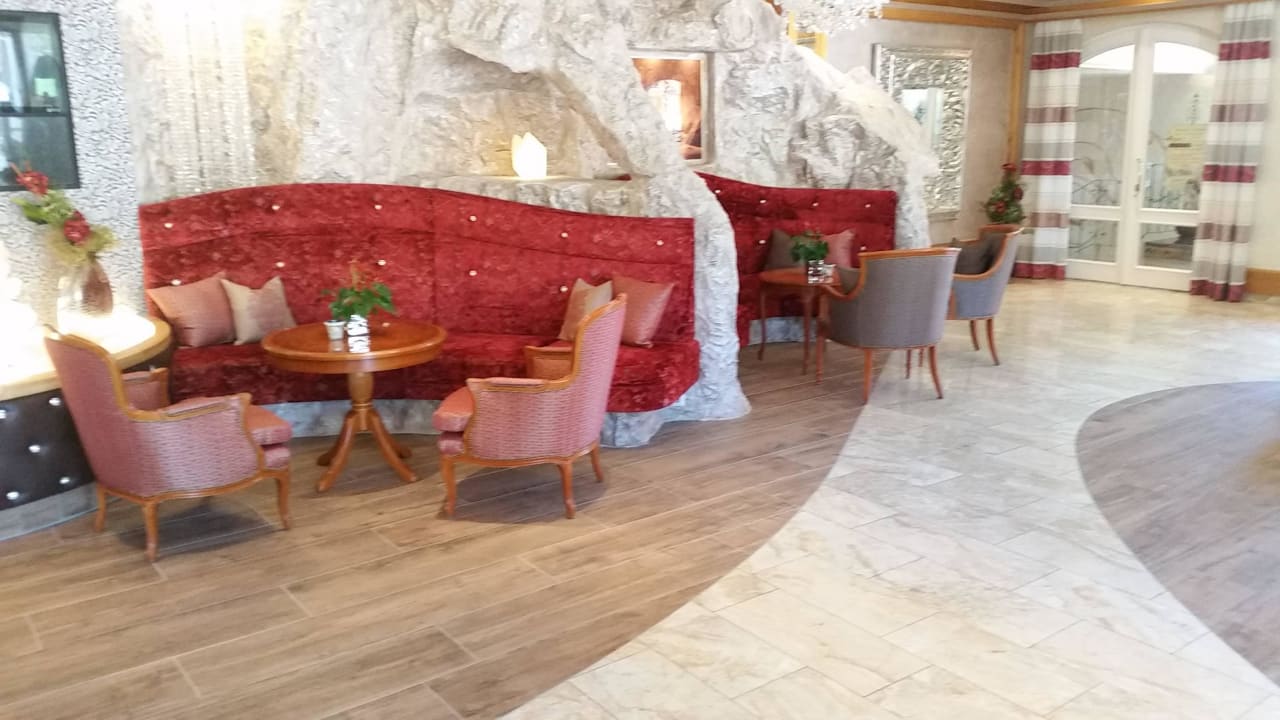 Lobby Hotel Bergknappenhof