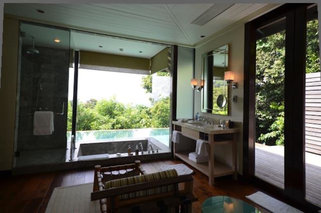 Bad im Ocean-View-Bungalow Four Seasons Resort Seychelles