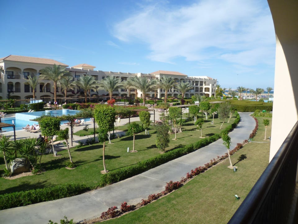 Vom Balkon aus rechts.... JAZ Aquamarine Resort