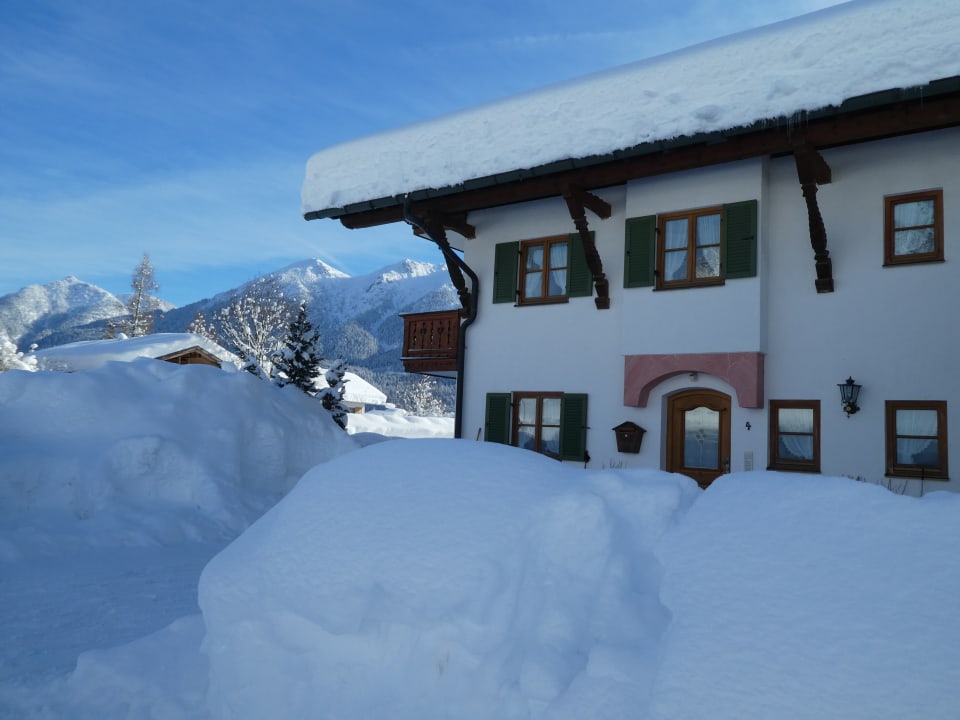 Außenansicht Gästehaus Bergblick - FeWo Arnspitze