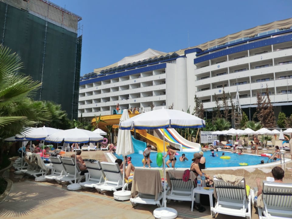 Mit angrenzender Baustelle Dizalya Palm Garden