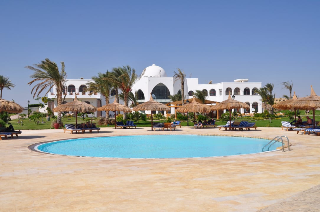 Kinderpool und Haupthaus Hotel Gorgonia Beach Resort