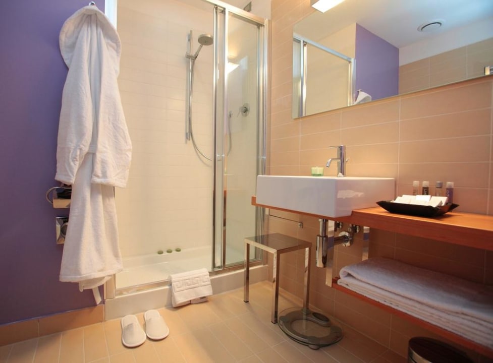 Bagno standard room Cosmopolitan Business Hotel