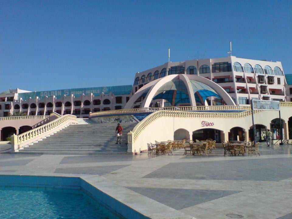 Eingang des Haupthotels Blend Club Aqua Resort