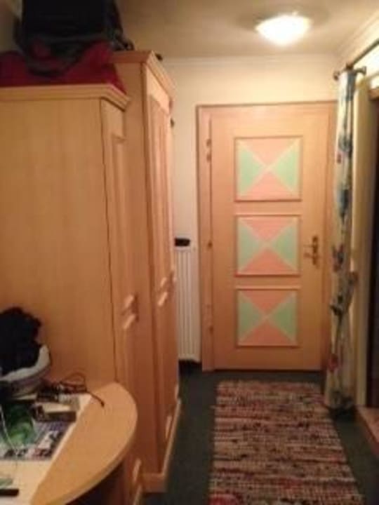 Eingang Hotel Taverne e.U. Partyhotel