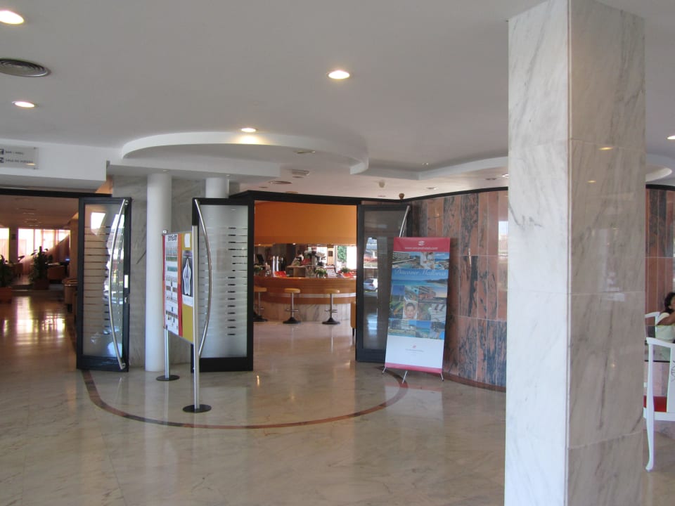 Hotelbar links Hotel & Spa S'Entrador Playa