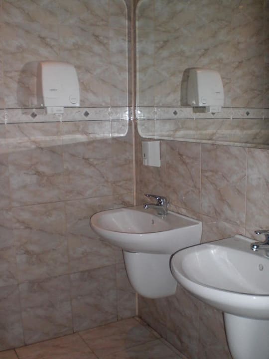Bad für alle Gäste Royal Central Hotel