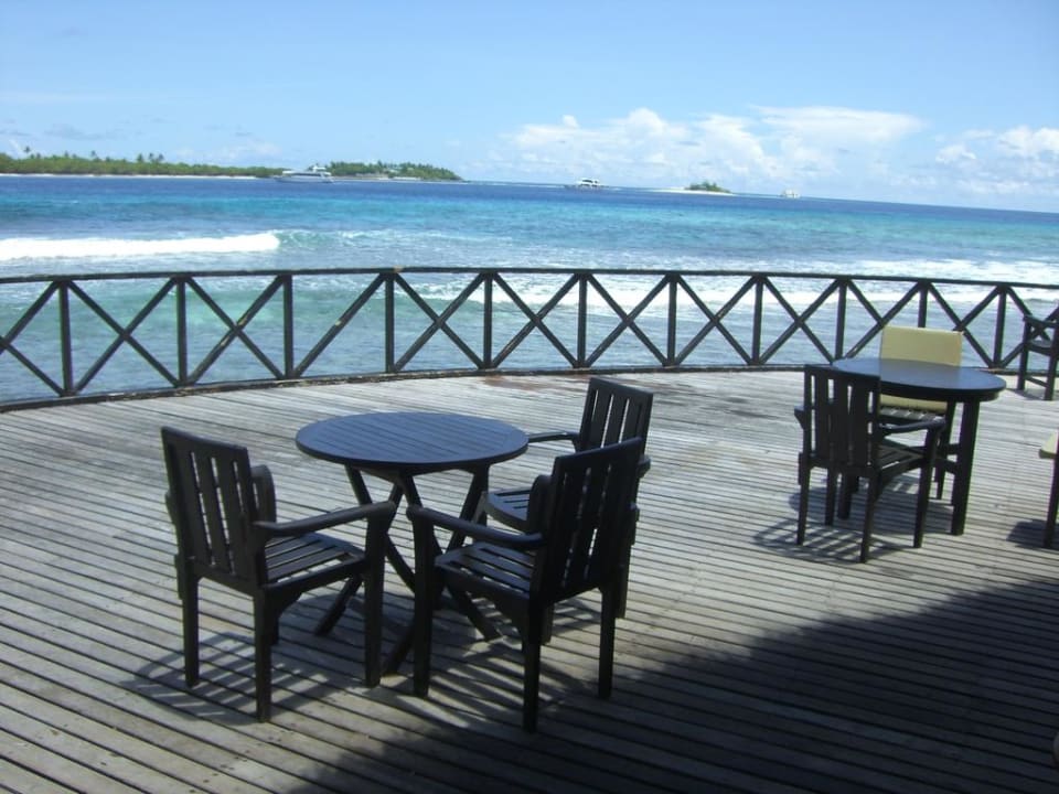 Main Bar mit Ausblick auf den Ozean Cinnamon Dhonveli Maldives