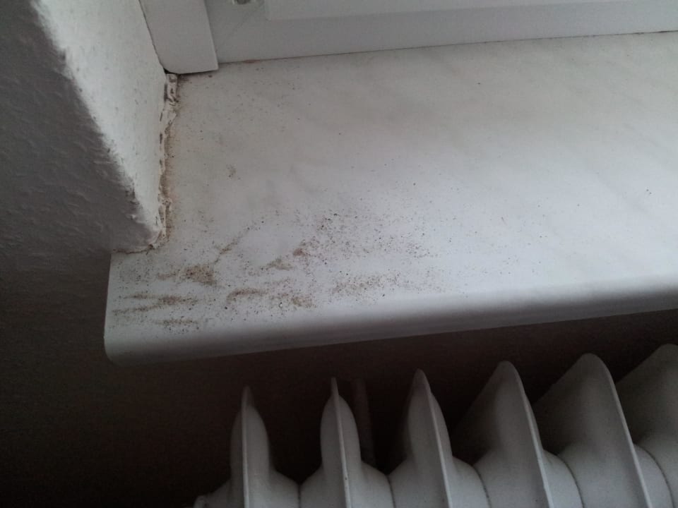 Sand auf Fensterbank Haus Marinus