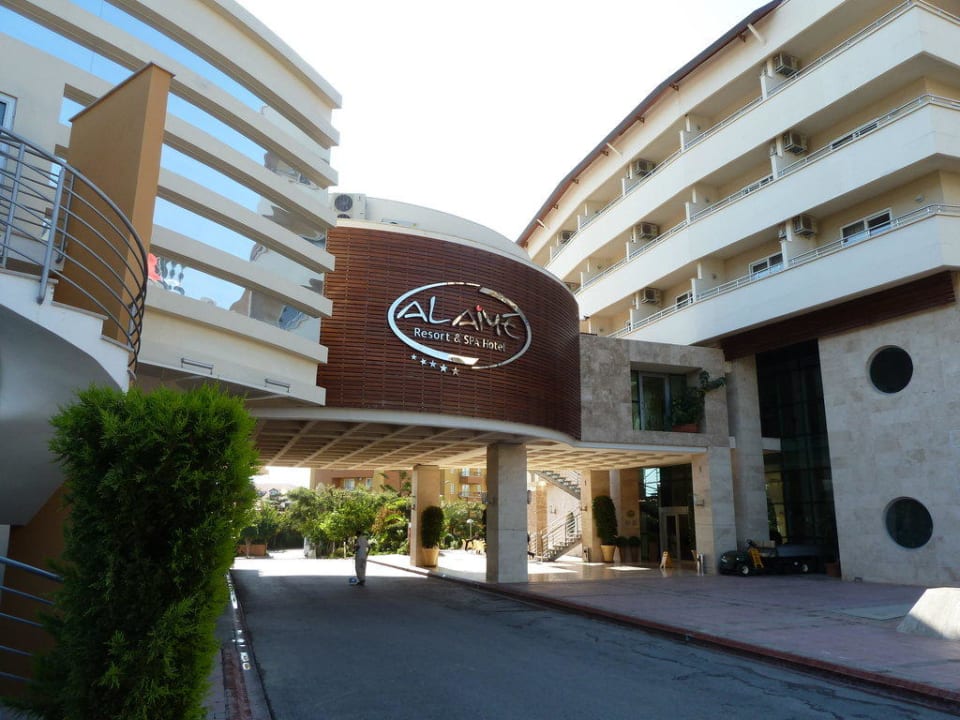 Eingang vom Hotel Alaiye Resort & Spa