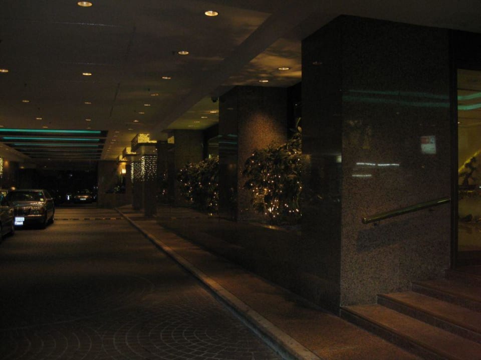 Hoteleingang Regal Kowloon Hotel