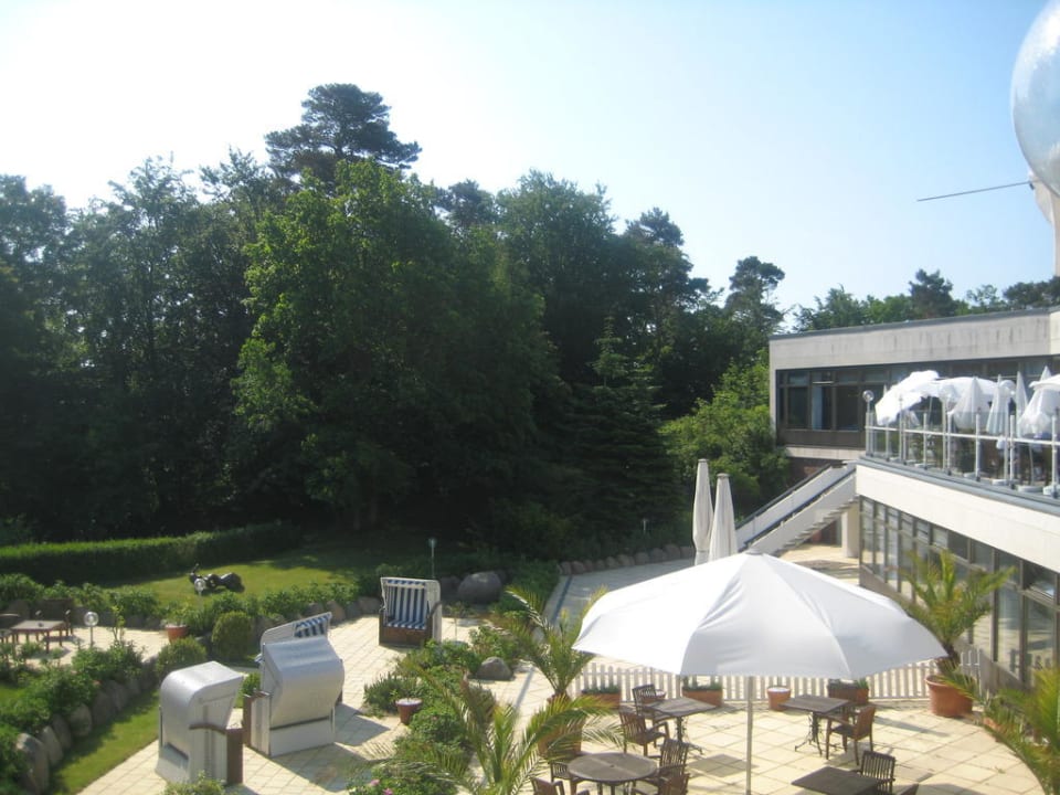 Terrasse "Casa Blanca" und Gartenteil Cliff Hotel Rügen