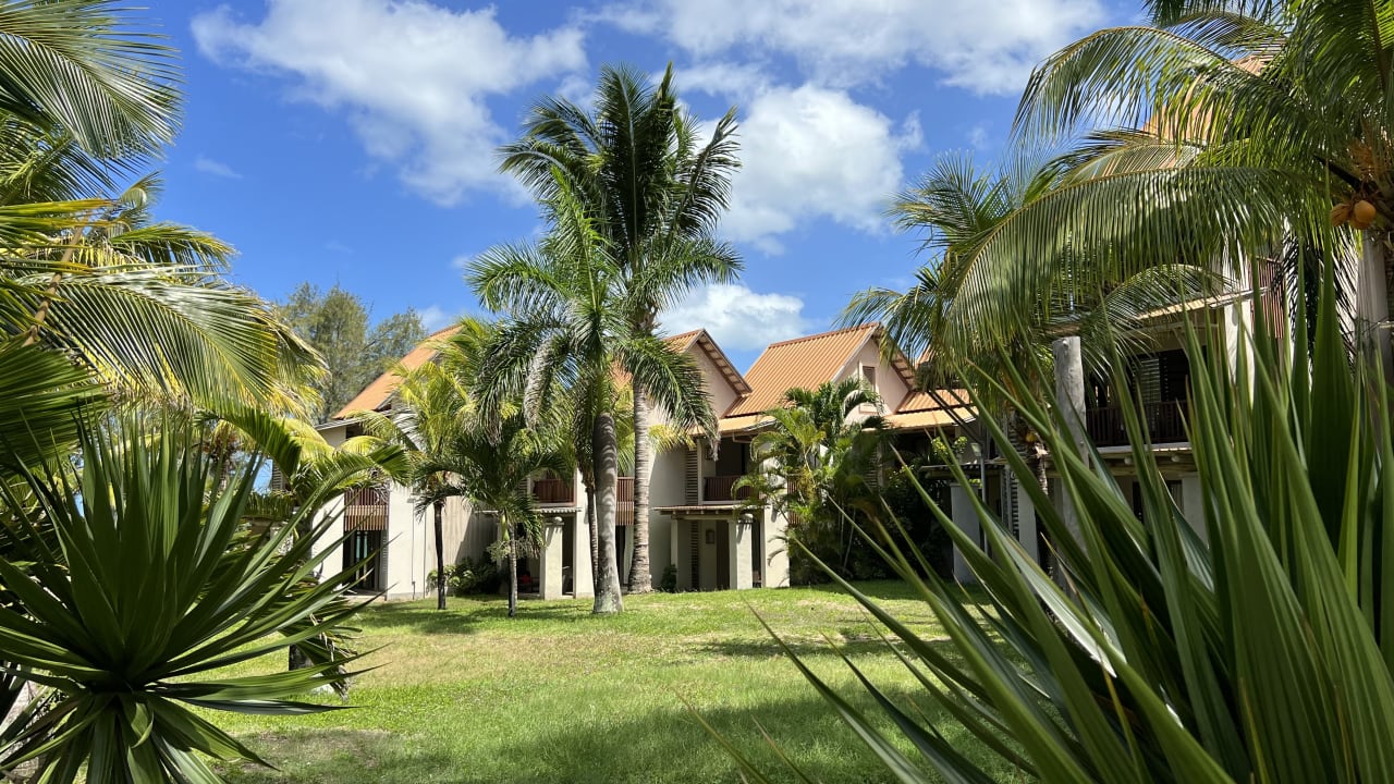 Außenansicht Crystals Beach Resort Belle Mare, a member of Radisson Individuals