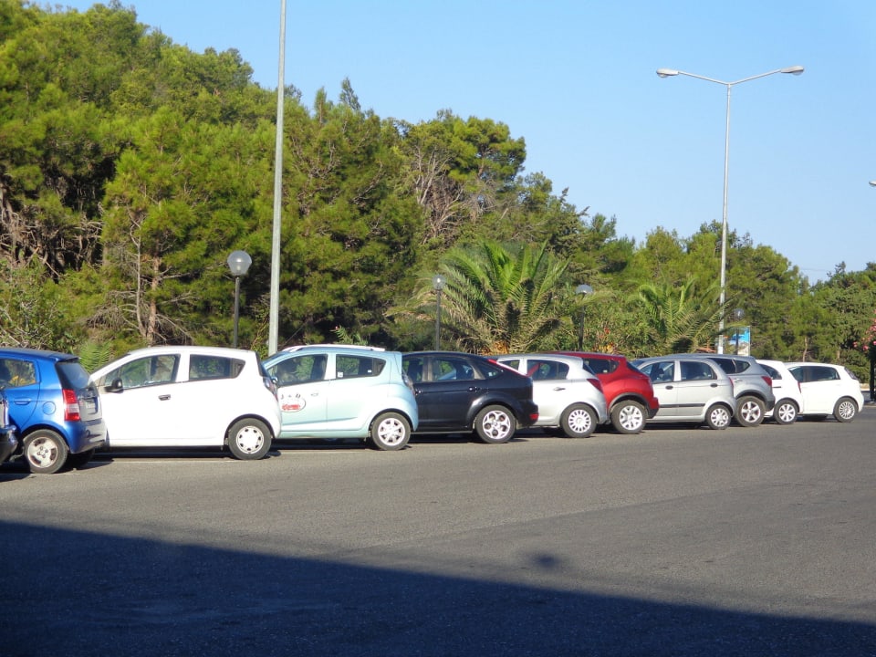 Parkplatz vor dem Hotel Hotel Kalithea Horizon Royal