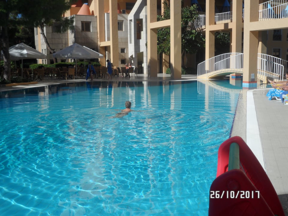 Schöner großer Pool Asteria Collection Side