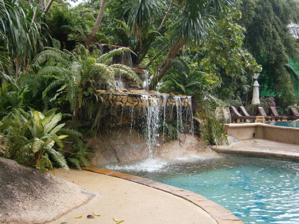 Die obere Poolanlage  The Fair House Beach Resort