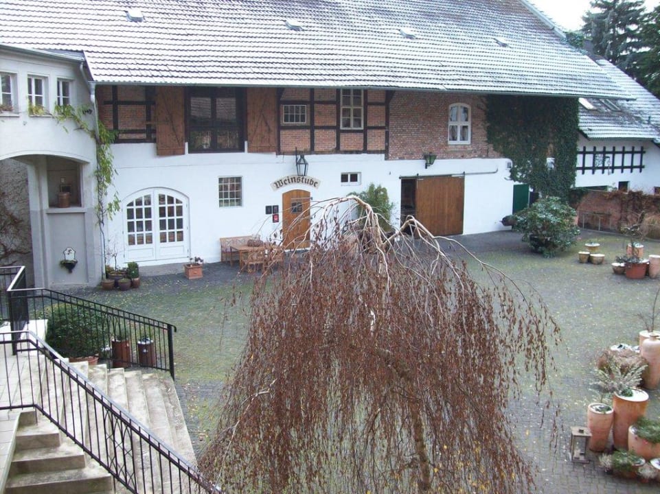 Blick in den Innenhof auf die "Weinstube" Romantik Hotel Am Brühl