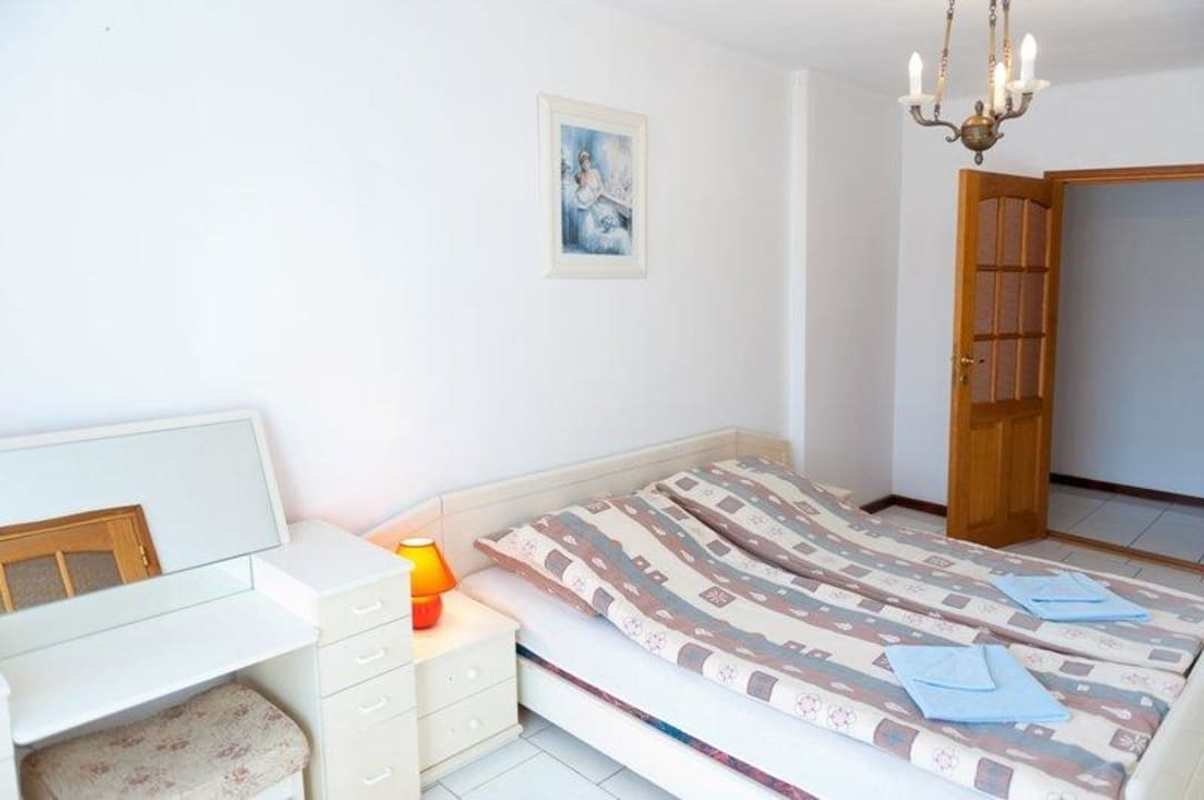 Sypialnia przykładowego apartamentu Ferienanlage Globus