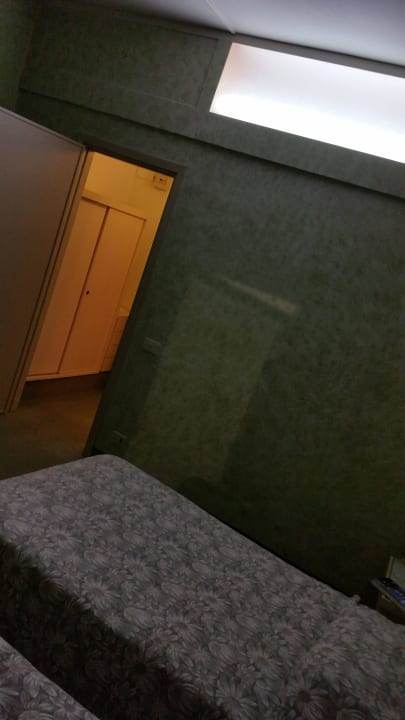 Betonwand einfach bemalt Hotel Country Club