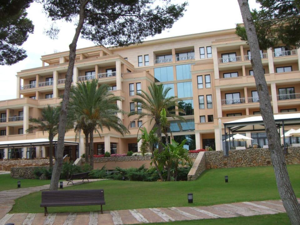 Hoteleingang über den Garten Hipotels Hipocampo Palace & Spa