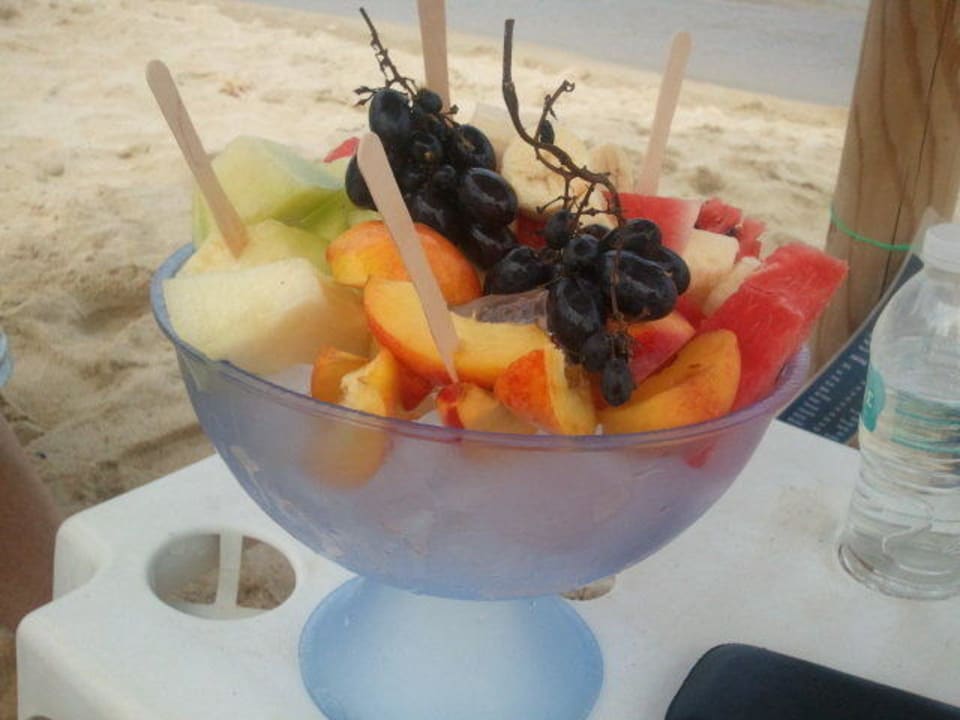  Obstsalat an der Cielo-Strandbar Hotel Maistrali