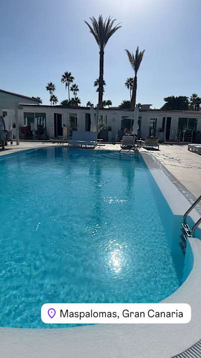 Pool HL Miraflor Suites Hotel