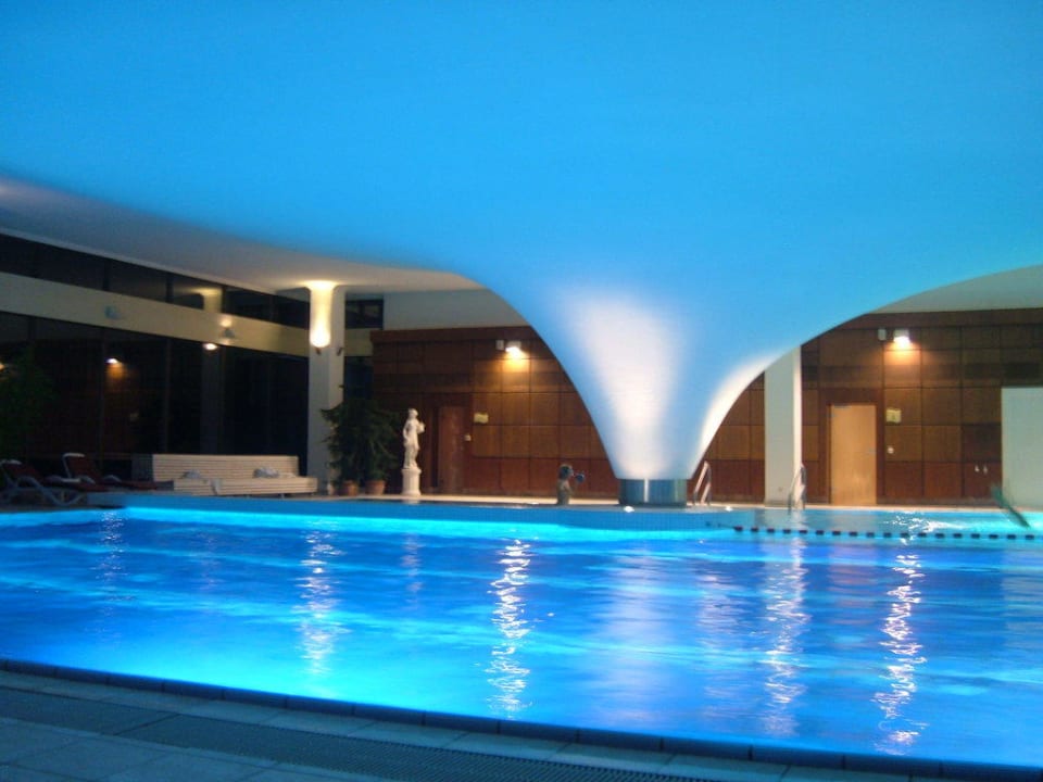 Innenpool Cliff Hotel Rügen