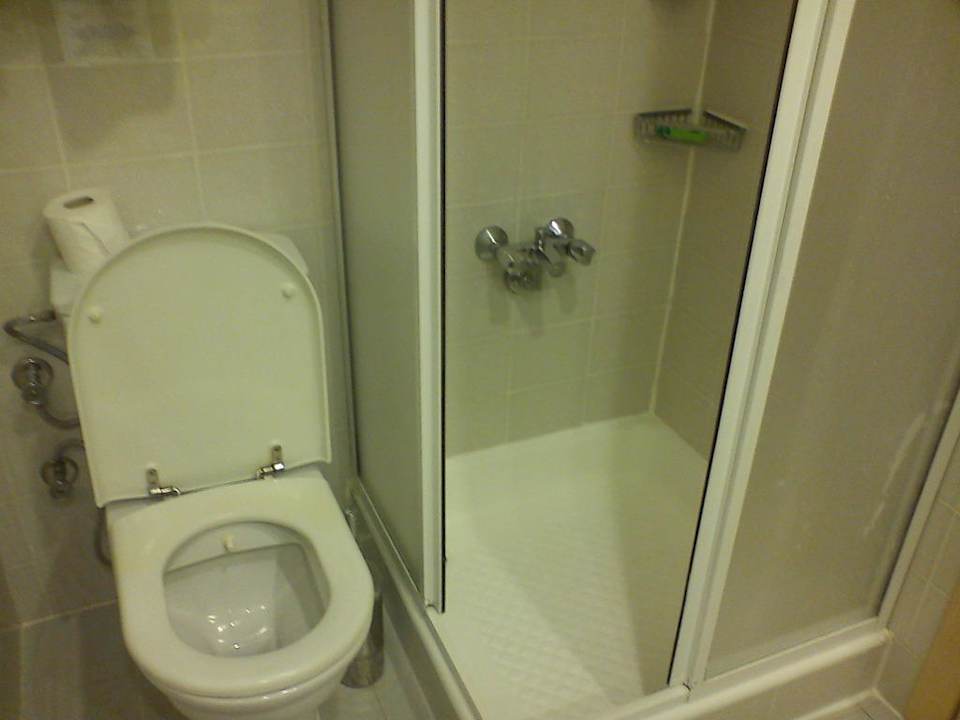 Duschbereich im Bad Sealife Buket Resort & Beach