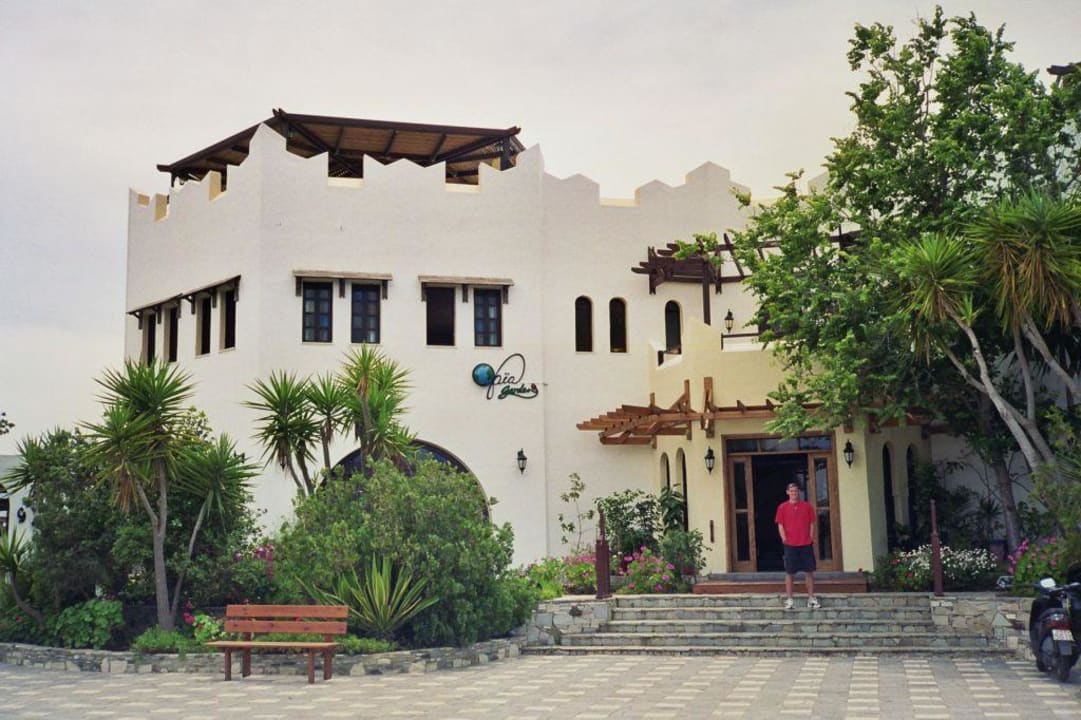 Frontansicht Gaia Garden Hotel